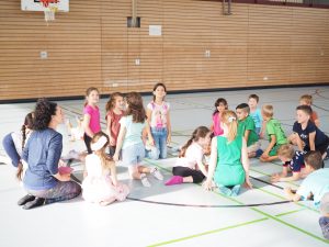 Kinder-Yoga mit Zsuzsanna Gassner