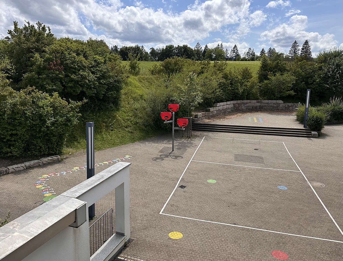 Basketball-Korb im Pausenhof